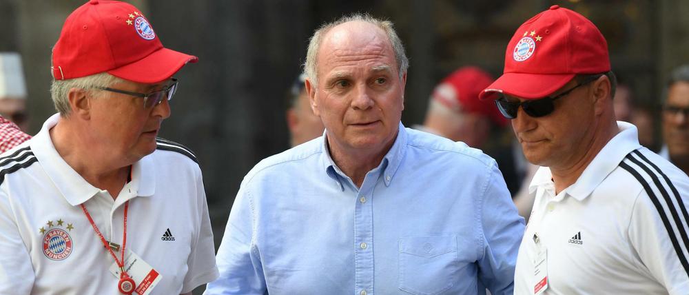 Uli Hoeneß im Mai beim Empfang des Pokalsiegers FC Bayern auf dem Rathausbalkon in München.