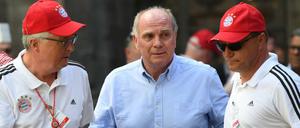 Uli Hoeneß im Mai beim Empfang des Pokalsiegers FC Bayern auf dem Rathausbalkon in München.