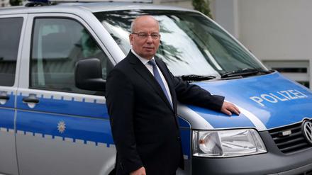 Klare Worte: Der Bundesvorsitzende der deutschen Polizeigewerkschaft Rainer Wendt, der sich in der ARD-Vorabendserie "Rentnercops" selbst spielt.