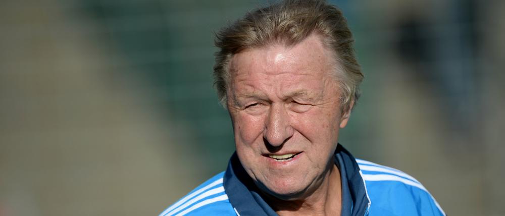 Augen zu und durch. U-21-Nationaltrainer Horst Hrubesch. 