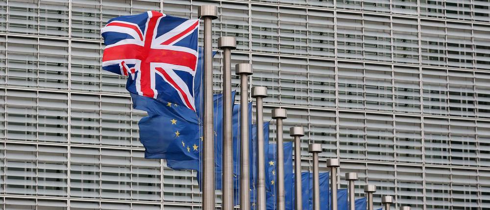 Die Flagge Großbritanniens vor dem EU-Gebäude in Brüssel. 