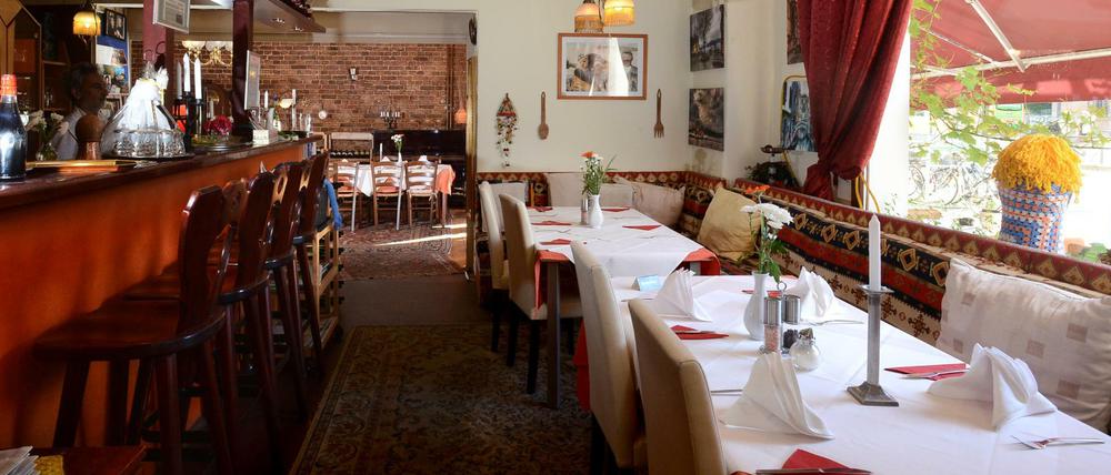 Weiß gedeckt. Das Merhaba in der Greifswalder Straße.