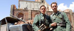 Umstrittener Film (mit Volker Bruch und Tom Schilling) "Unsere Mütter, unsere Väter" .