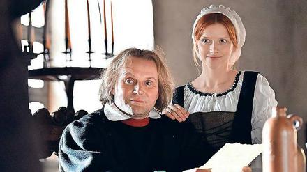 Derzeit dreht Devid Striesow einen Luther-Film, seine Katharina ist Karoline Schuch.