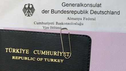 Aus der Sicht der beiden größten Fraktionen im EU-Parlament dürften Türken für Reisen in die EU weiter ein Visum benötigen.