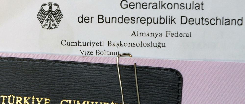 Aus der Sicht der beiden größten Fraktionen im EU-Parlament dürften Türken für Reisen in die EU weiter ein Visum benötigen.