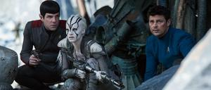 Gleich macht's Bumm. Spock (Zachary Quinto), Jaylah (Sofia Boutella) und Bones (Karl Urban). 