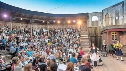 Shakespeare geht immer. Das Monbijou-Theater nahe der Berliner Museumsinsel. 
