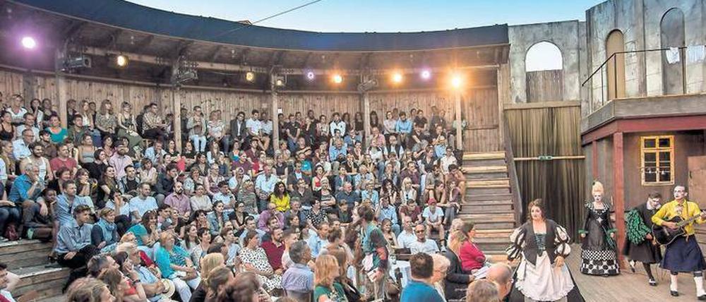 Shakespeare geht immer. Das Monbijou-Theater nahe der Berliner Museumsinsel. 