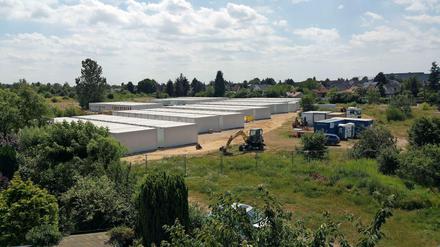 Dicht an dicht. So sieht das Containerdorf in Altglienicke aus.