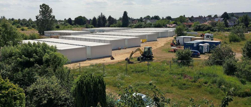 Dicht an dicht. So sieht das Containerdorf in Altglienicke aus.
