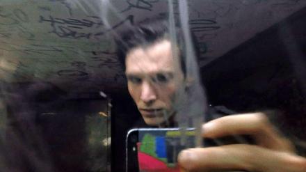 Handyvideo-Poet Yann (Sabin Tambrea).