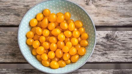 Für dieses Rezept nimmt man gelbe Tomaten aus der Region um den Vesuv. Notfalls tun es aber auch rote Dosentomaten.
