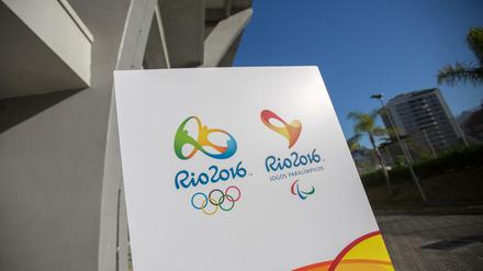 Ein Schild mit dem Logo der Olympischen Spiele 2016 in Rio.