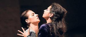 Entflammt. Clara Corinna Scheurle (Ruggiero) und Lisa Algozzini (Alcina).