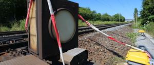 Angriff auf offener Strecke: Am Tatort bei Würzburg-Heidingsfeld war am Mittwoch äußerlich nur noch Absperrband zu sehen.