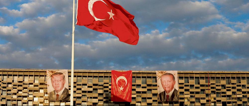 Alles hört auf sein Kommando. Staatschef Erdogan versucht, seine Gegner zu demütigen und auszugrenzen.