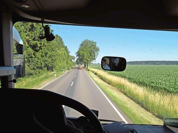 Im Bus auf dem Weg nach Usedom. Am Lenkrad: Fahrer Roberto.