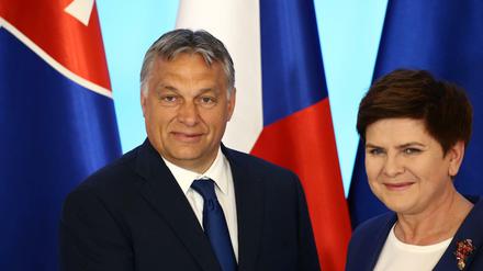 Ungarns Regierungschef Orban und seine polnische Amtskollegin Szydlo am Donnerstag in Warschau.