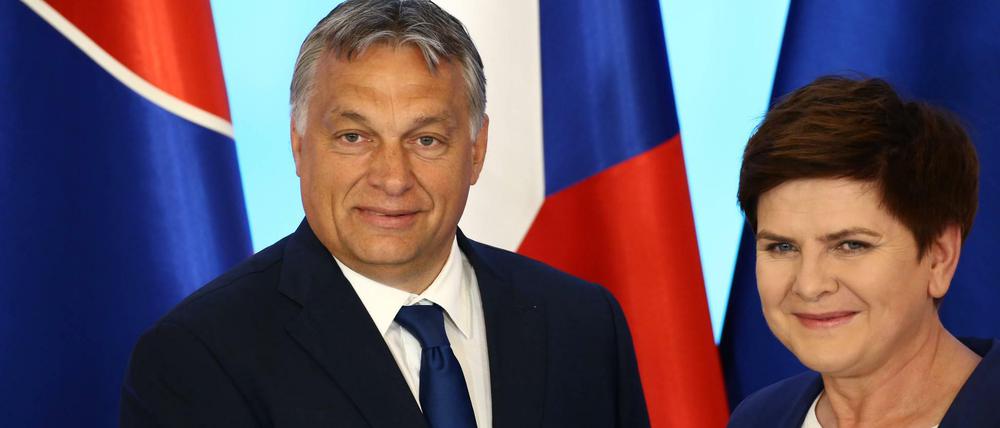 Ungarns Regierungschef Orban und seine polnische Amtskollegin Szydlo am Donnerstag in Warschau.