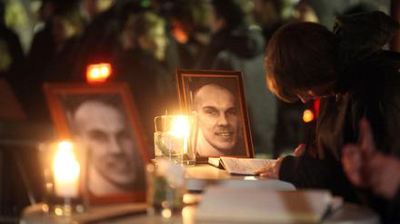 Robert Enke hatte sich am 10. November 2009 an einem Bahnübergang das Leben genommen. Im Stadion von Hannover 96 gab es später eine Trauerfeier für den ehemaligen Nationaltorhüter.
