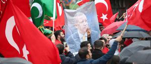 Wie hier in Hamburg am vergangenen Wochenende gibt es immer wieder Kundgebungen.