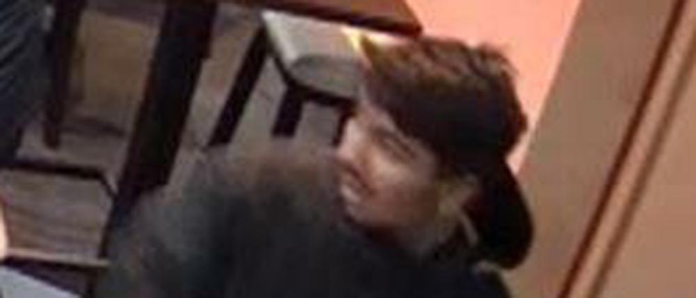Dieser Mann soll Anfang März einen Jugendlichen in Schöneberg beraubt haben. 