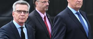 Innenminister Thomas de Maizière (CDU) hat vor der vorsätzlichen Verbreitung von Fehlinformationen über soziale Netzwerke gewarnt.