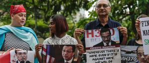 Angehörige der Passagiere forderten am Freitag, die Suche fortzusetzen.