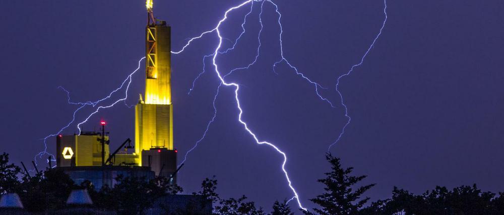Die Commerzbank macht deutlich weniger Gewinn. Das Institut sucht nach einer neuen Strategie.