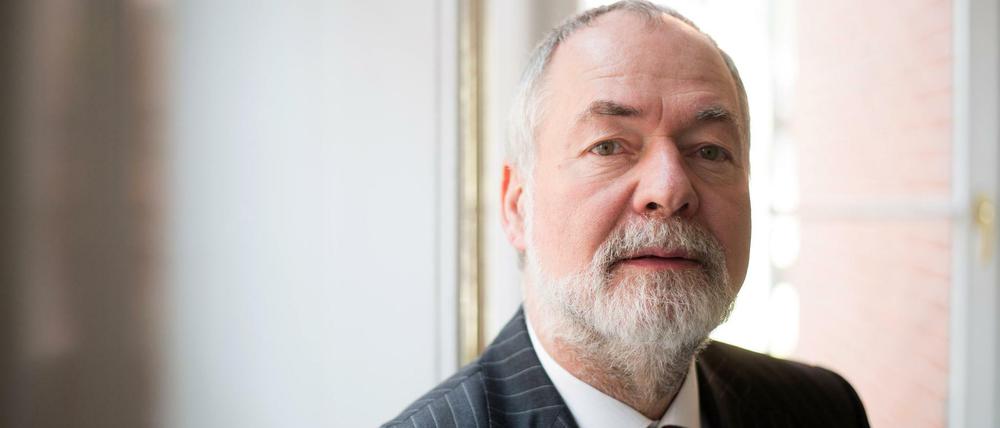 Markus Meckel, Präsident des Volksbundes Deutsche Kriegsgräberfürsorge, wird aus den eigenen Reihen scharf kritisiert.