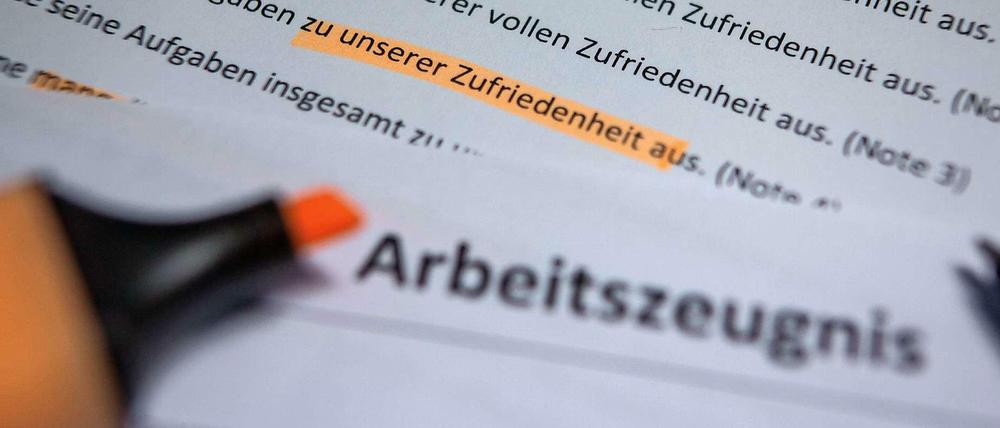 Verschlüsselt. Gute und sehr gute Bewertungen werden im Arbeitszeugnis in Superlativen formuliert wie "äußerst sorgfältig". 