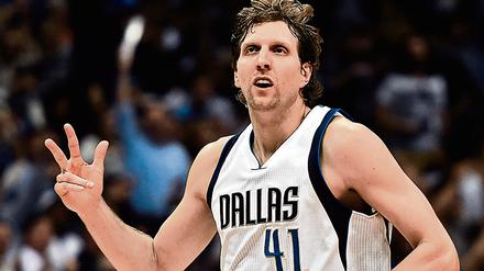 Drei? Mindestens zwei weitere Jahre spielt Dirk Nowitzki noch in Dallas.