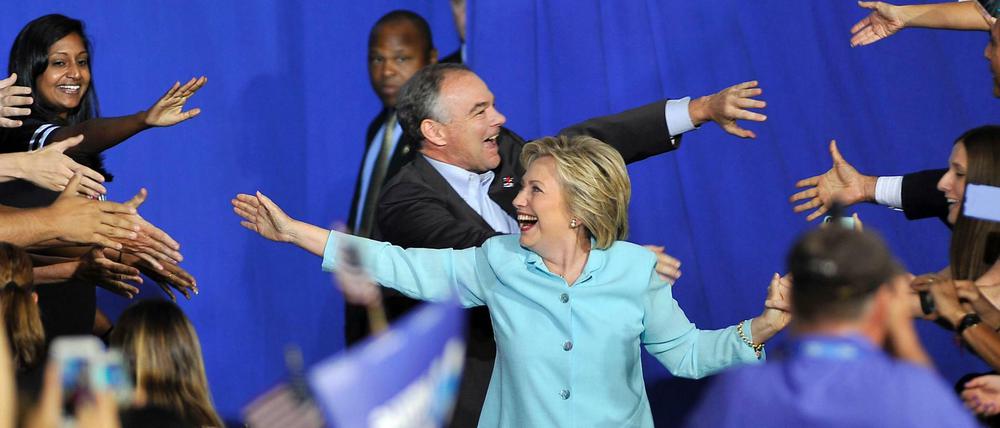 Hillary Clinton und ihr Vize Tim Kaine mit begeisterten Anhängern in Florida - vor der Email-Affäre.