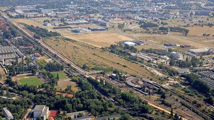 Der alte Betriebsbahnhof Schöneweide bekommt Anschluss an Adlershof. Die Deutsche Bahn will ab 2017 mit dem Verkauf von Gewerbegrundstücken beginnen. 