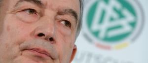 Wolfgang Niersbach wird ein Jahr von allen Ämtern gesperrt.