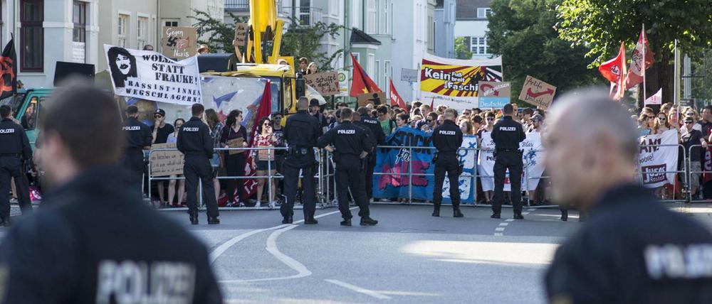 Gegendemonstration beim Wahlkampfauftakt der AfD in Rostock in dieser Woche.