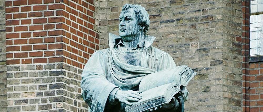 Das Luther-Denkmal, wie es bis vor kurzem vor der Marienkirche stand.