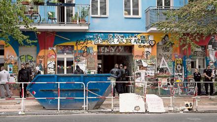 Seit Jahren umkämpft. Das von Linksautonomen besetzte Haus an der Rigaer Straße in Friedrichshain.
