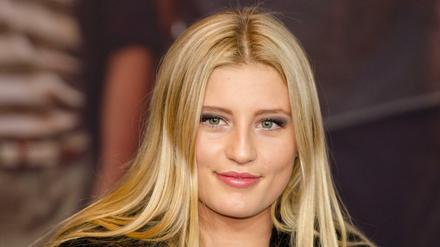 Die Schauspielerin Luna Schweiger posieret am 16.12.2014 in Hamburg vor der Premiere des Kinofilms "Honig im Kopf".