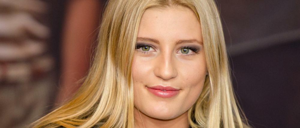 Die Schauspielerin Luna Schweiger posieret am 16.12.2014 in Hamburg vor der Premiere des Kinofilms "Honig im Kopf".