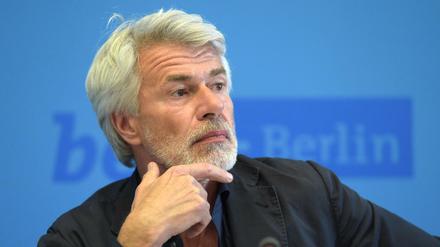 Beim Rathaus-Dialog legte Chris Dercon ein beachtliches Tempo vor. Nur einer konnte mithalten...