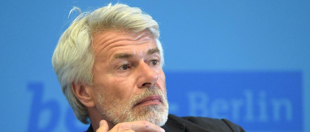 Beim Rathaus-Dialog legte Chris Dercon ein beachtliches Tempo vor. Nur einer konnte mithalten...