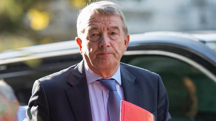 Wolfgang Niersbach geht gegen seine Sperre durch die Fifa vor.