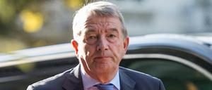 Wolfgang Niersbach geht gegen seine Sperre durch die Fifa vor.
