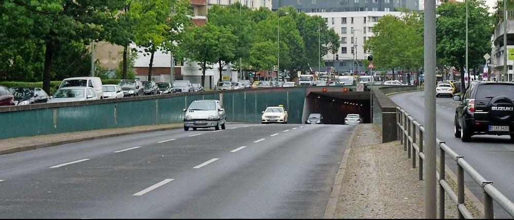 Adenauerplatztunnel, von der Lewishamstraße aus gesehen.