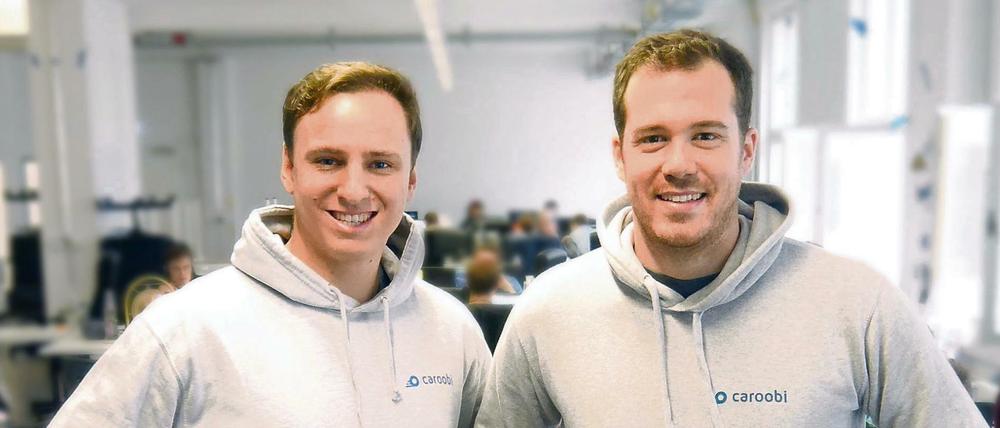 Die Gründer von Caroobi helfen, einen Termin in der Autowerkstatt zu finden.