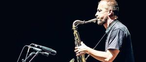 Brachial-Saxofonist. Der Schwede Mats Gustafsson spielte als Teil des Quartetts Fire! & Oren Ambarchi.