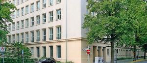 Quartier für rund 450 Flüchtlinge. Der Altbau an der Heerstraße 16.
