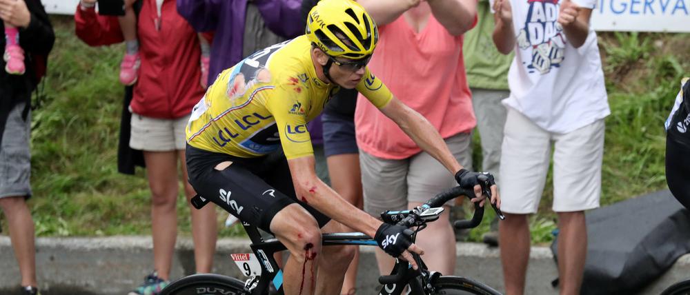 Lädiertes Knie, lädierter Ellbogen. Chris Froome hatte einen harten Arbeitstag.